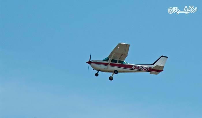پرواز هیجان انگیز در آسمان زرقان با هواپیمای تک موتوره توسط شرکت راز طلایی پرواز 