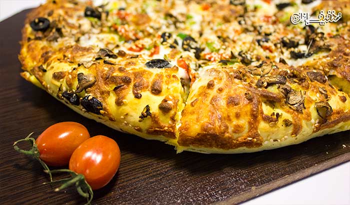خوشمزه ترین پیتزا استاف کراست در فست فود شاورما قصردشت 