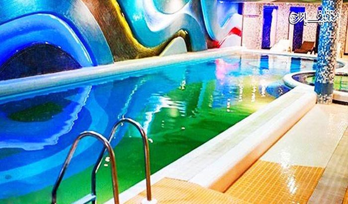 تفریح و استفاده آزاد از امکانات استخر هتل هما شیراز