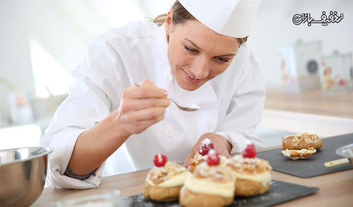 دوره آموزشی کیک های عصرانه با ۲۰ منوی متنوع در آموزشگاه آشپزی و شیرینی پزی شیرین 
