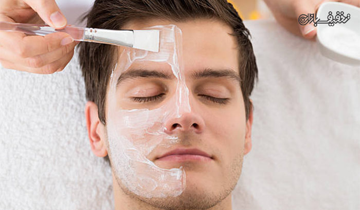 پاکسازی صورت با استفاده از مواد و دستگاه میکرودرم و بخور در آرایشگاه مردانه هیراد