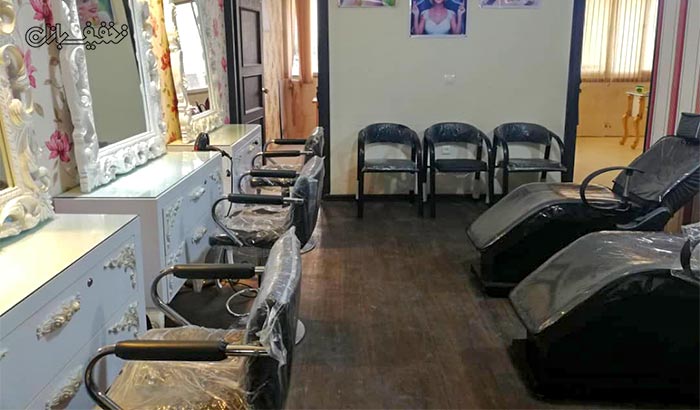 ارائه خدمات آرایشی در سالن زیبایی فرناز 
