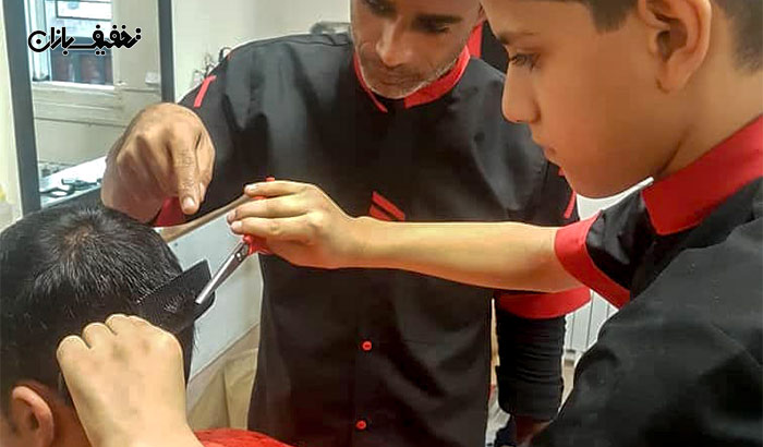 آموزش پیرایشگر مردانه و کاربرد مواد شیمیایی در آموزشگاه آرایشگری صمصامیان