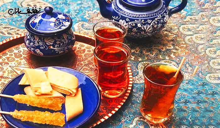 سفارش چای، قلیان و عرقیجات در خانه سنتی آنا 