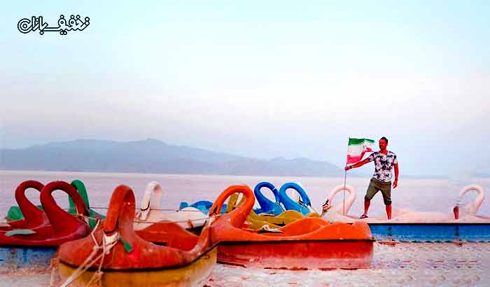 تور دریاچه زیبای نمک شیراز با آژانس مسافرتی پارس مسافر