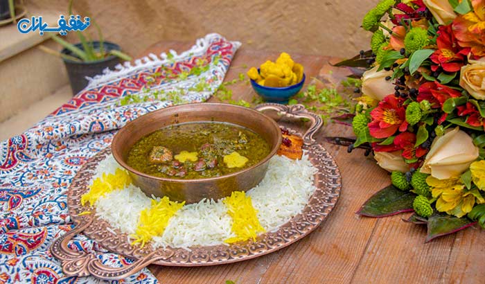 نهار و شام سنتی و اصیل شیرازی در هتل سنتی ترنجستان