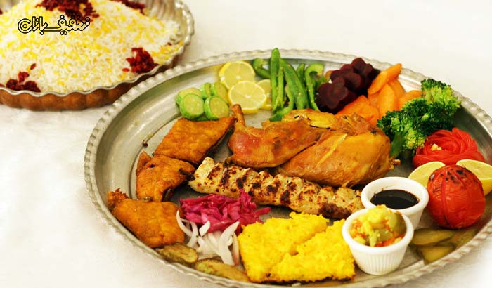 سینی سه نفره غذاهای ایرانی در رستوران هتل تالار