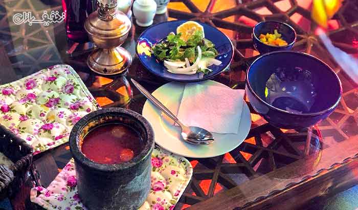 صبحانه، ناهار، شام و کافی شاپ در کافه رستوران مولانا