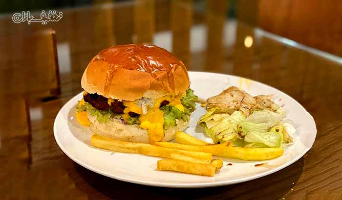 خوراک، ساندویچ و برگرهای خوشمزه کافه رستوران هون