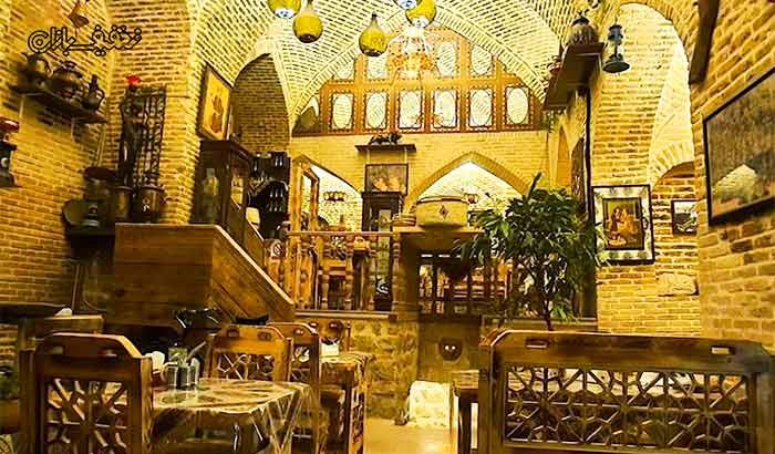 سینی ۴ نفره غذاهای اصیل ایرانی در رستوران سنتی سرای حوض