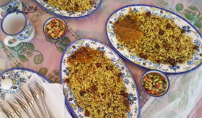 شام و ناهار با غذاهای سنتی ایرانی در اقامتگاه سنتی سی راه