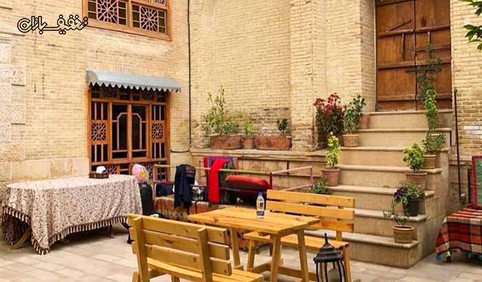 شام و ناهار با غذاهای سنتی ایرانی در اقامتگاه سنتی سی راه
