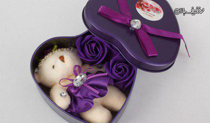 جعبه کادویی گل صابونی همراه با عروسک خرسی
