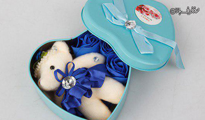 جعبه کادویی گل صابونی همراه با عروسک خرسی